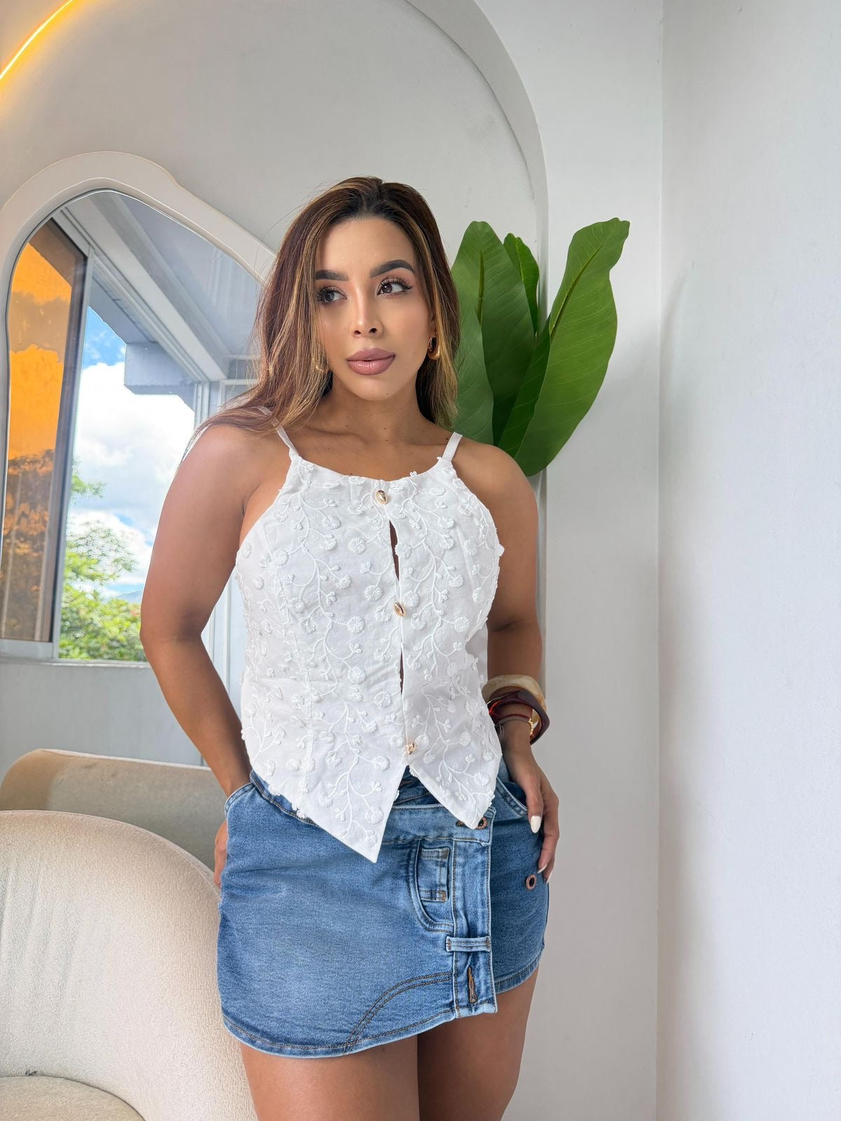 Blusa Bordada con Espalda Descubierta